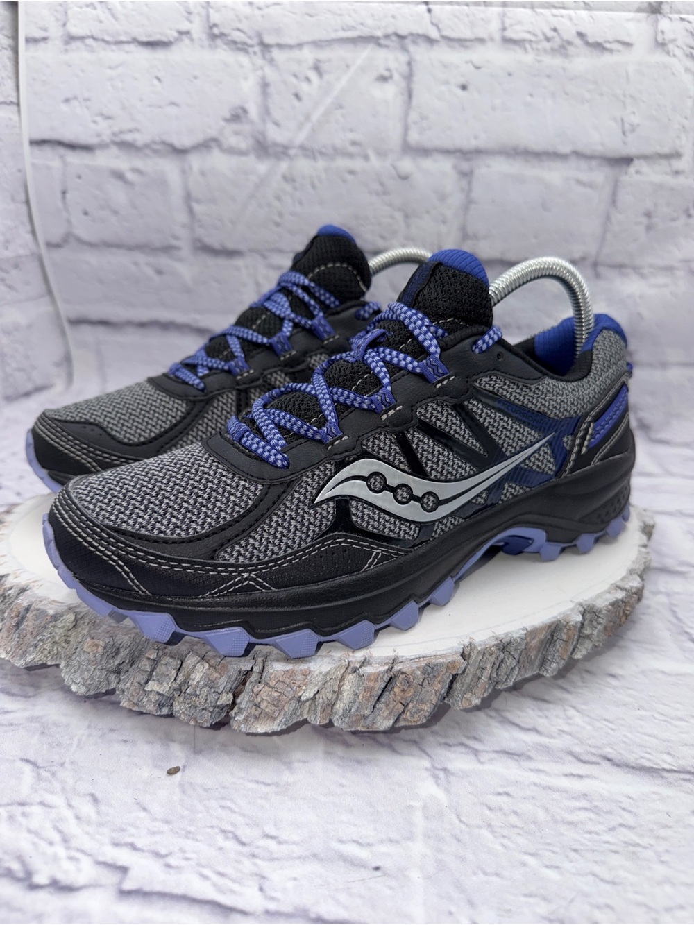 Saucony Grid Excursion TR11 Black Purple Trail Running Shoes S10392 Wmn Sz 8.5